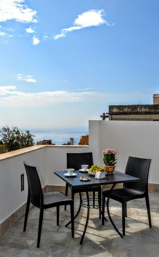 Tauromenion Bed and breakfast 3*